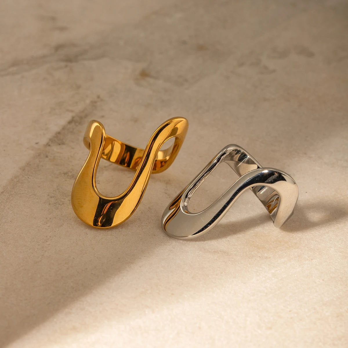Twisted Geometric Ring