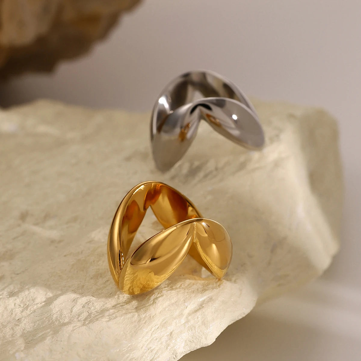 Vertex Chic Ring