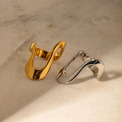 Twisted Geometric Ring