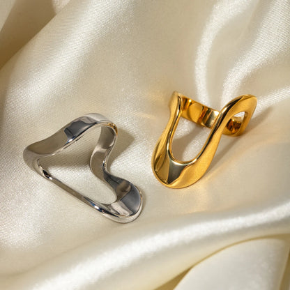 Twisted Geometric Ring